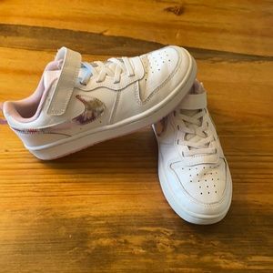 White Nike shoes